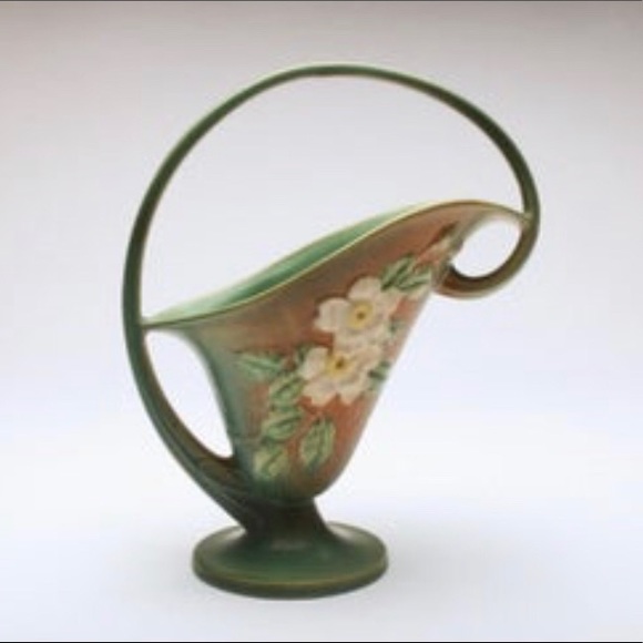 roseville Other - Stunning Roseville vase
